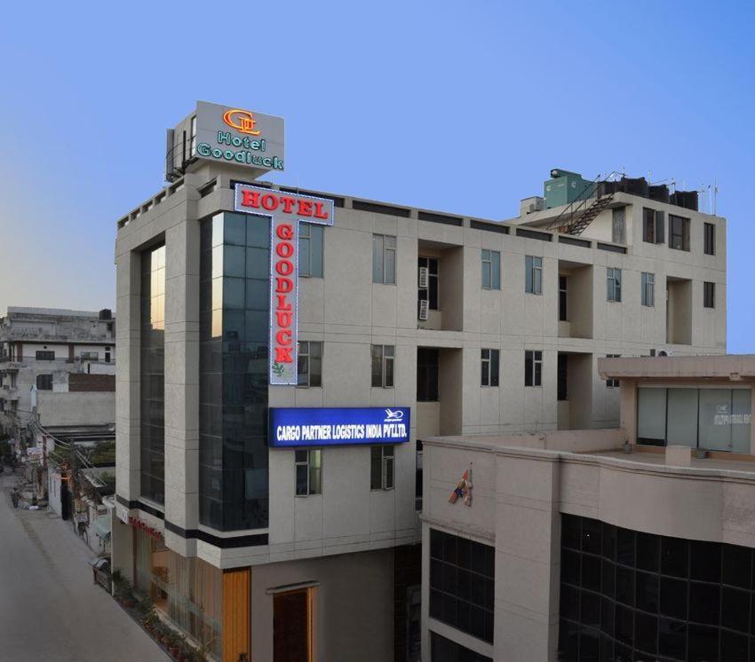 Airport Hotel Goodluck ニューデリー エクステリア 写真